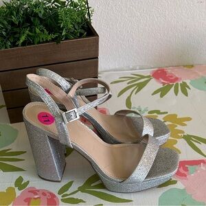 CHARLES BY
CHARLES DAVID
Izzy Ankle Strap Platform size 11